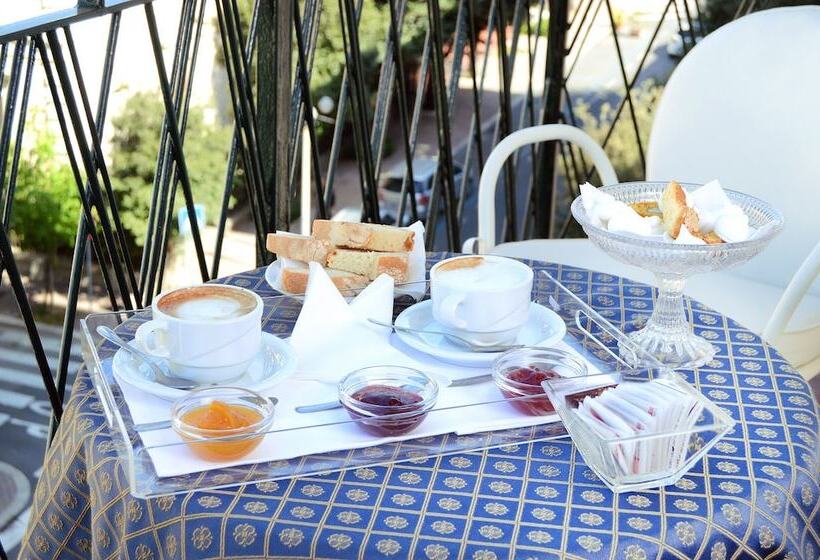 هتل Ambasciatori Palace