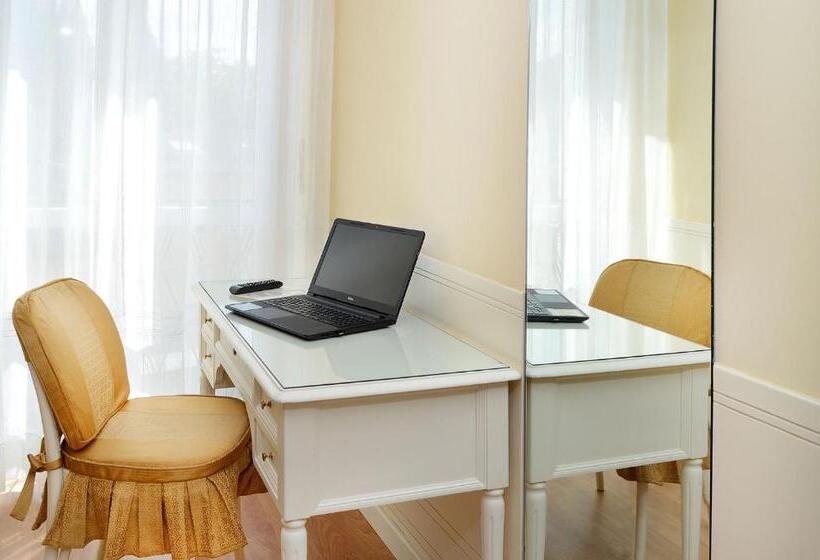 هتل Ambasciatori Palace