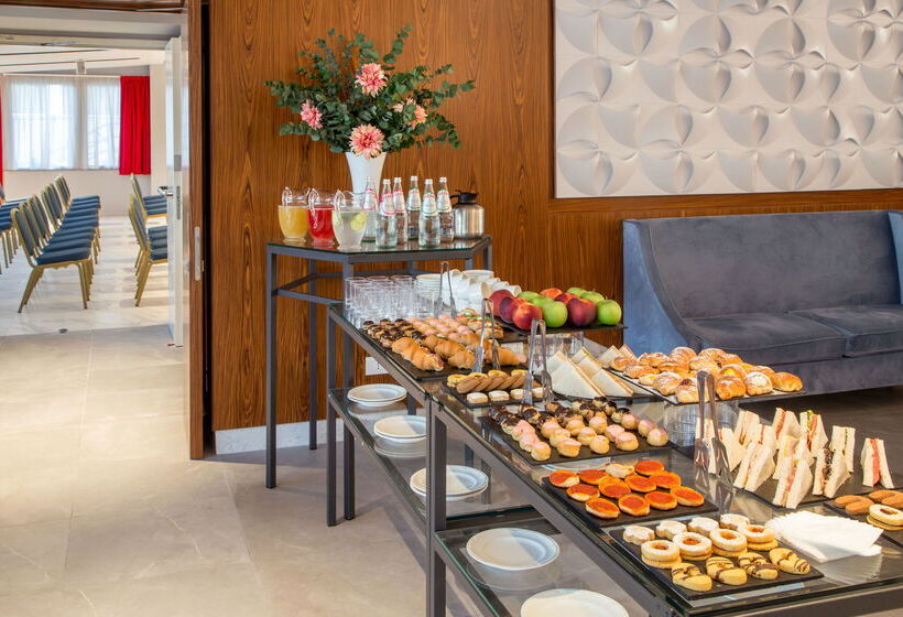 בית מלון כפרי American Palace Eur