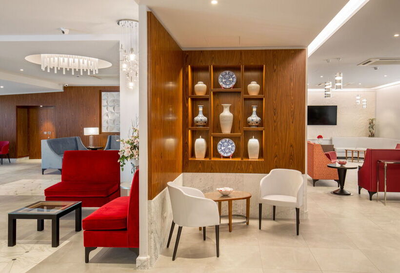 בית מלון כפרי American Palace Eur