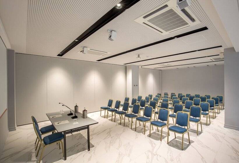 בית מלון כפרי American Palace Eur