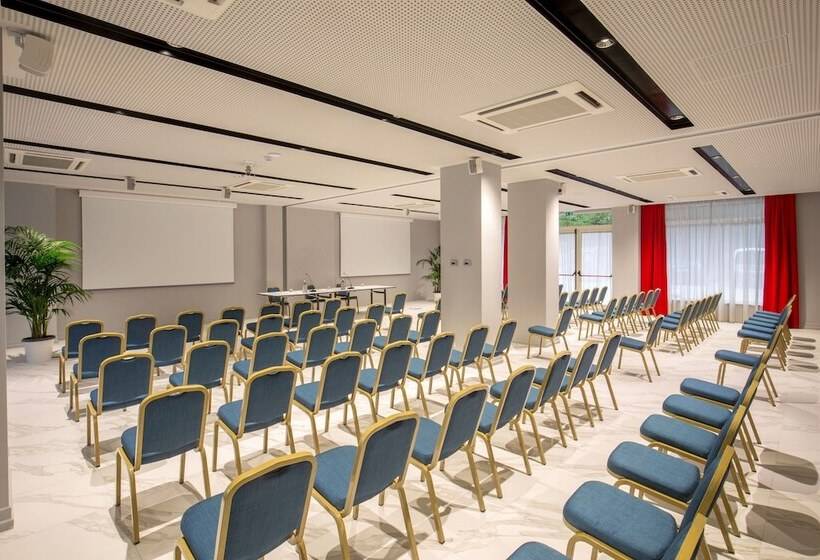 בית מלון כפרי American Palace Eur