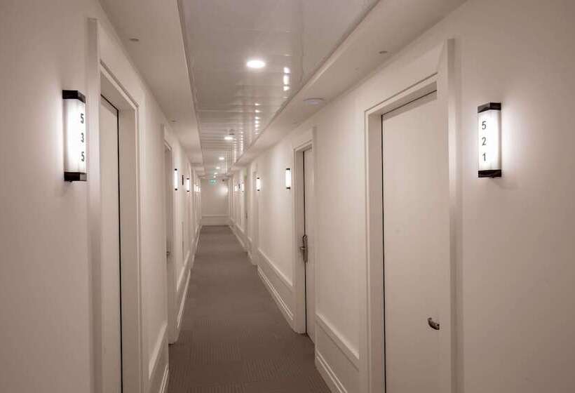 בית מלון כפרי American Palace Eur