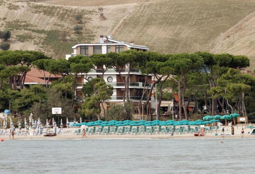 בית מלון כפרי Astoria