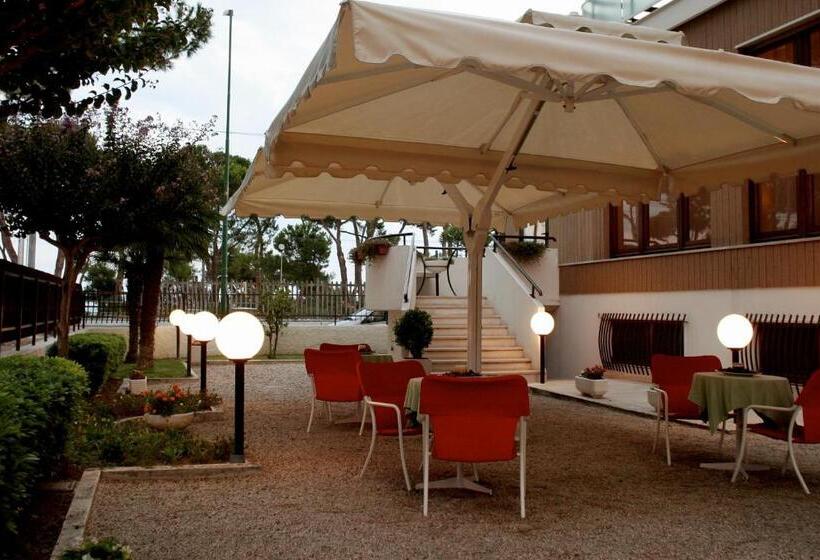 בית מלון כפרי Astoria