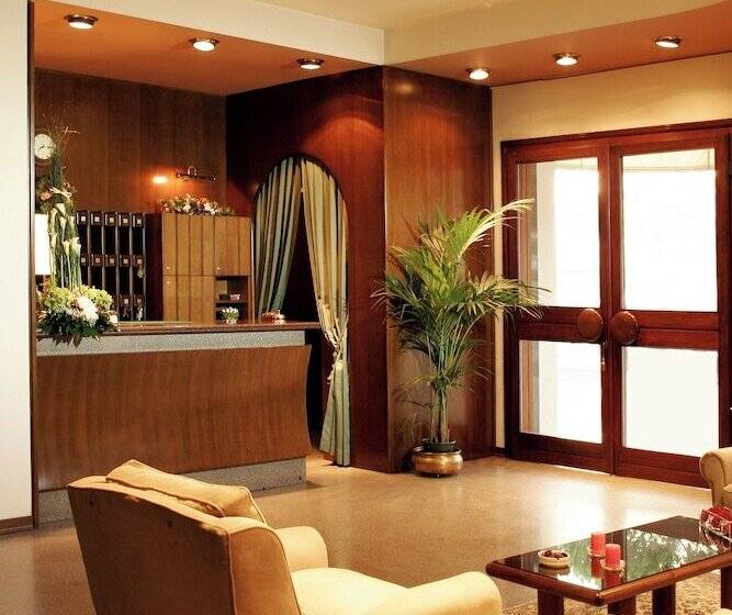 בית מלון כפרי Astoria