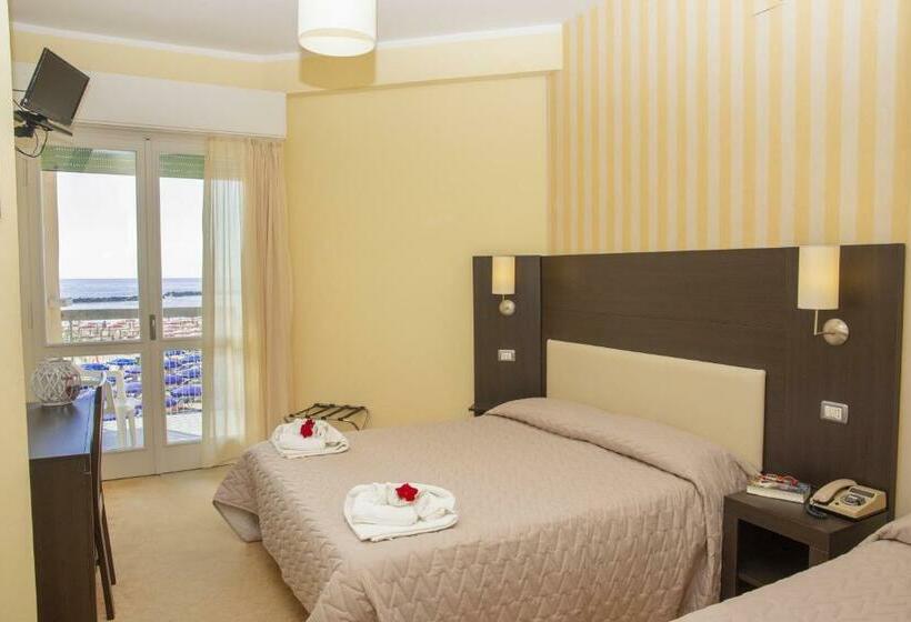 Отель Bikini Tropicana Family