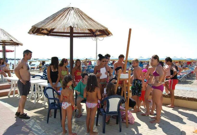 Отель Bikini Tropicana Family