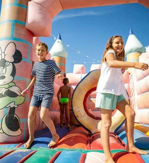 Отель Bikini Tropicana Family