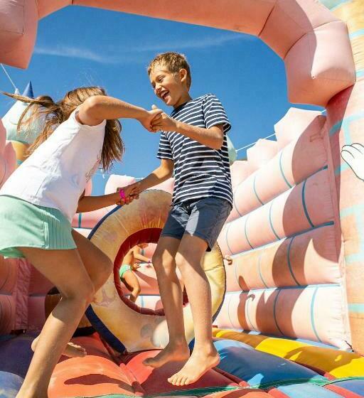 Отель Bikini Tropicana Family