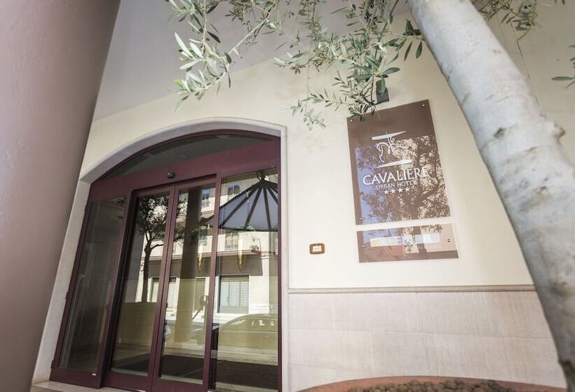 Отель Cavaliere