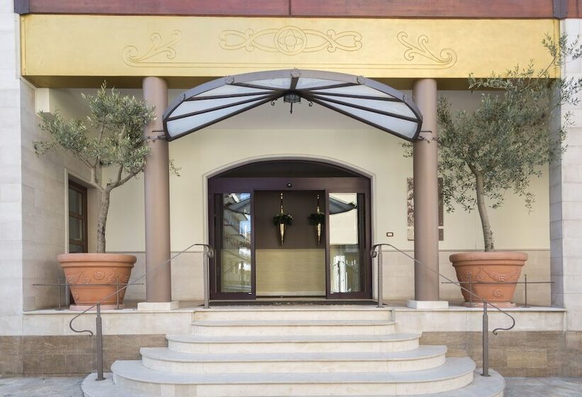 Отель Cavaliere