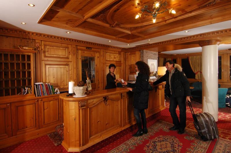 בית מלון כפרי Cevedale Living Romance