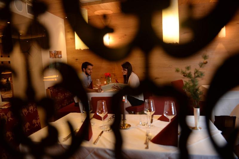 בית מלון כפרי Cevedale Living Romance