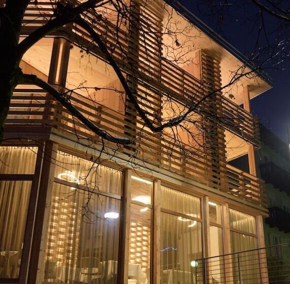 בית מלון כפרי Cevedale Living Romance