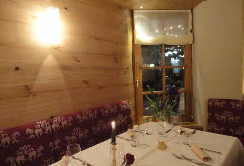 בית מלון כפרי Cevedale Living Romance