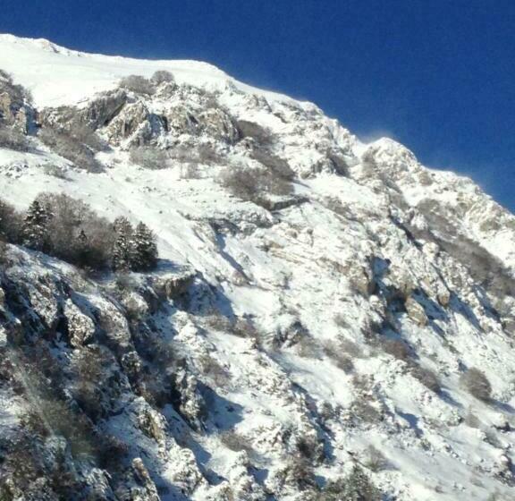 בית מלון כפרי Cristall