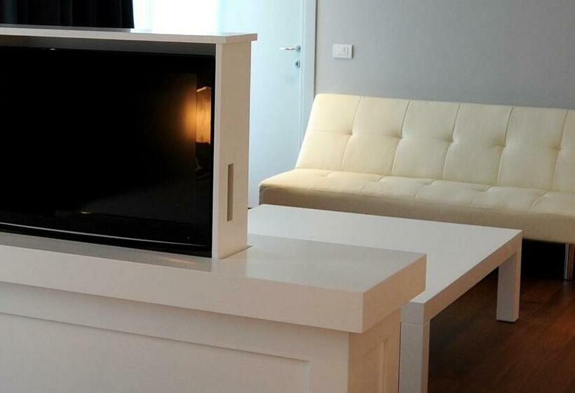 Отель Cristina Park