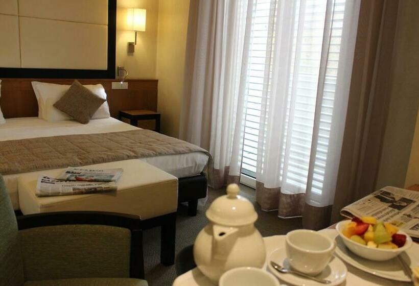 هتل Daniel & Ristorante Cocchi