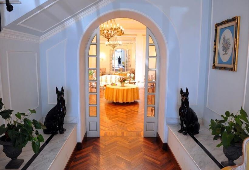 فندق Grande Albergo Quattro Stagioni