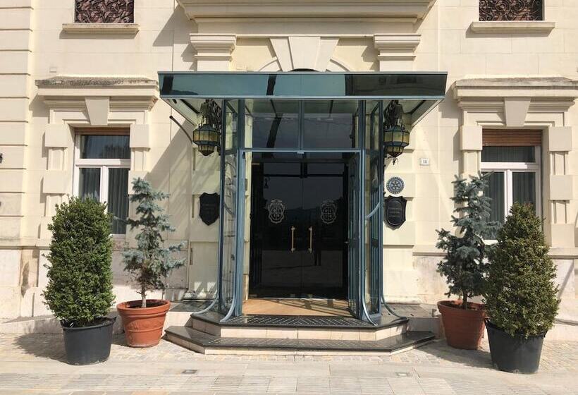 فندق Grande Albergo Quattro Stagioni