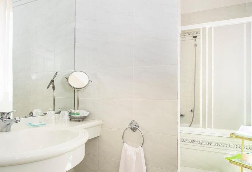 فندق Grande Albergo Quattro Stagioni