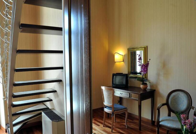 فندق Grande Albergo Quattro Stagioni