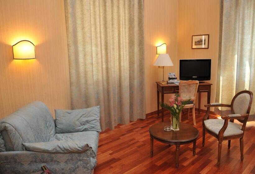 فندق Grande Albergo Quattro Stagioni