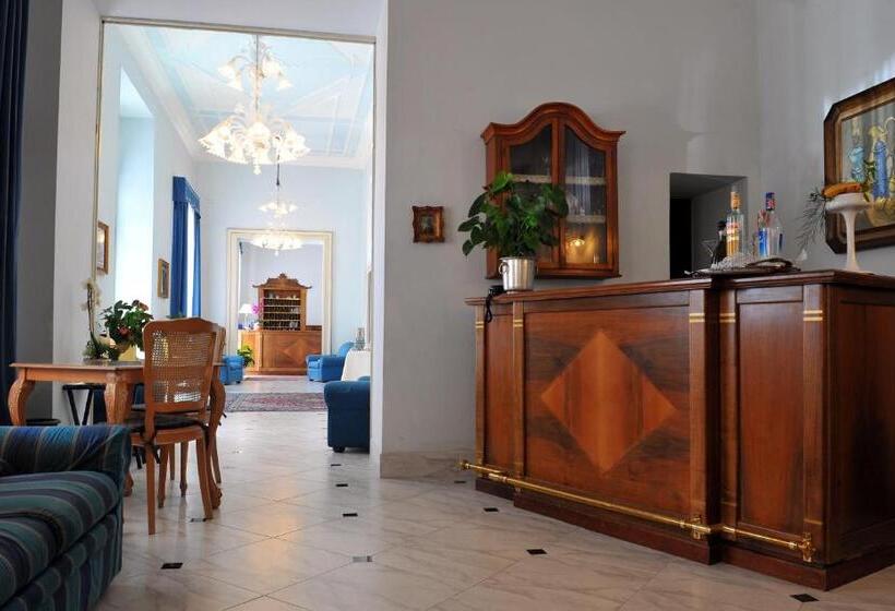 فندق Grande Albergo Quattro Stagioni