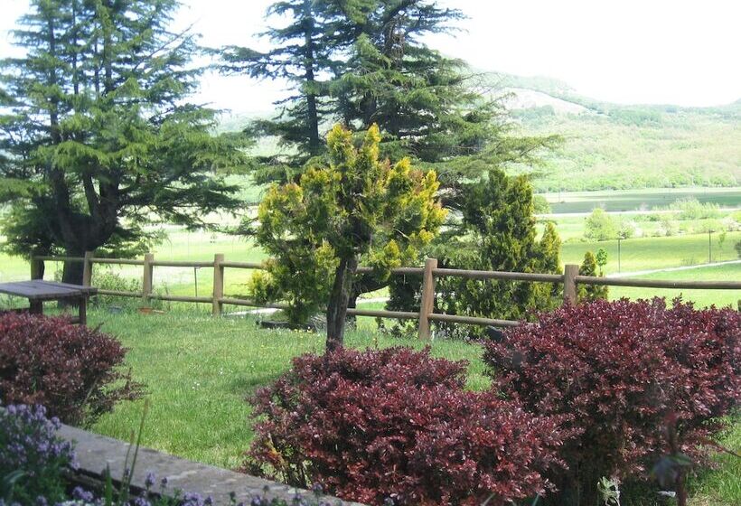 בית מלון כפרי Holidays