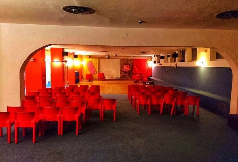 בית מלון כפרי Holidays