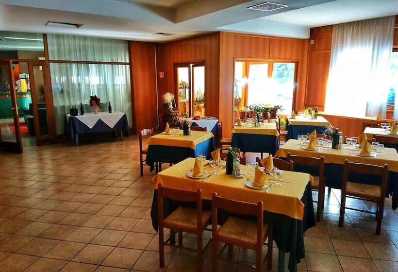 בית מלון כפרי Holidays