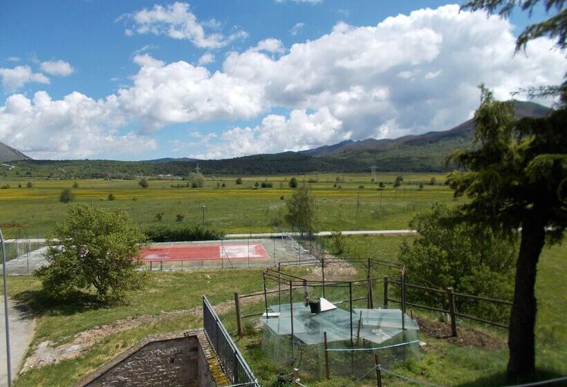 בית מלון כפרי Holidays