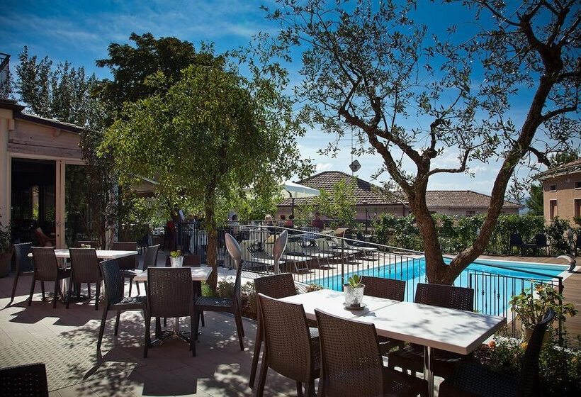 Отель La Palomba