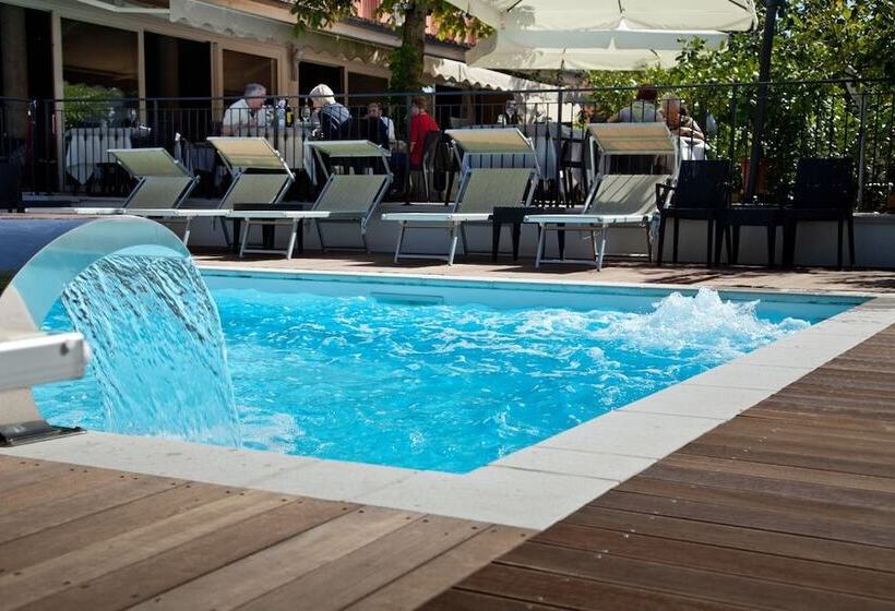 Отель La Palomba