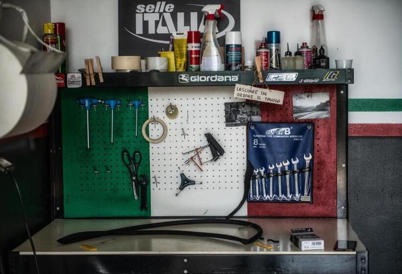 ホテル Lo Scoiattolo Piedmont Bike