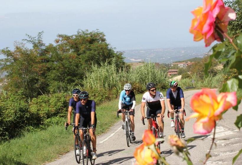 ホテル Lo Scoiattolo Piedmont Bike