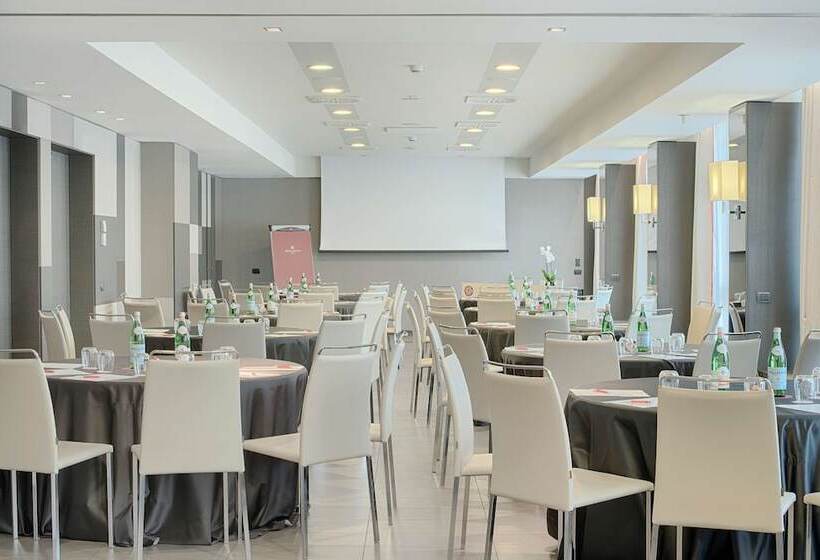 هتل NH Collection Milano President