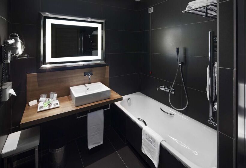 هتل NH Collection Milano President