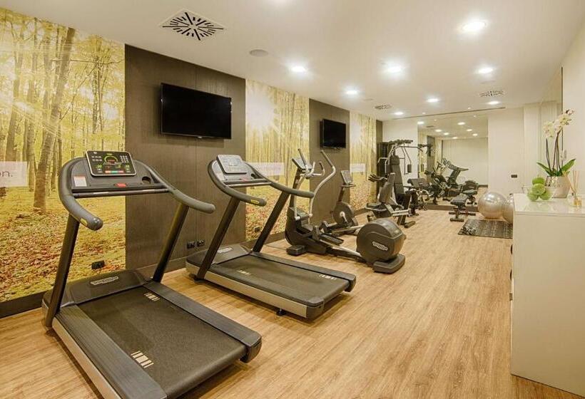 هتل NH Collection Milano President