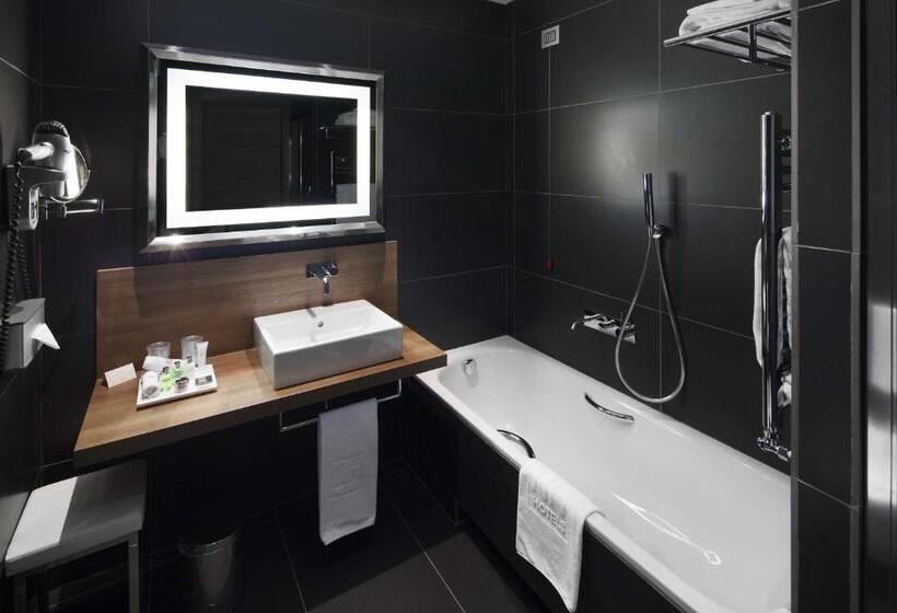 هتل NH Collection Milano President