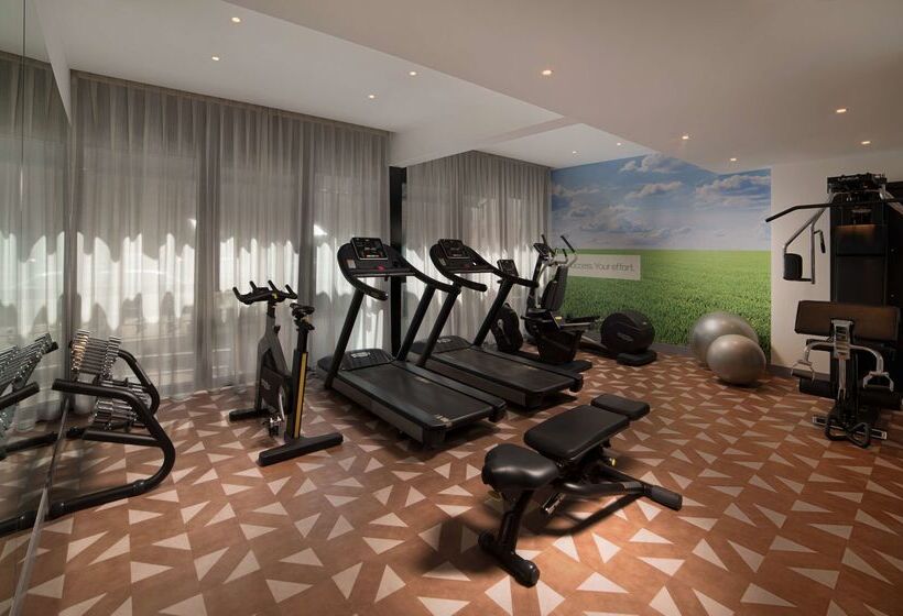 هتل NH Collection Roma Vittorio Veneto