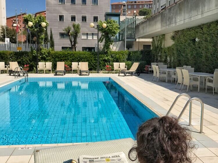 فندق Perugia Plaza