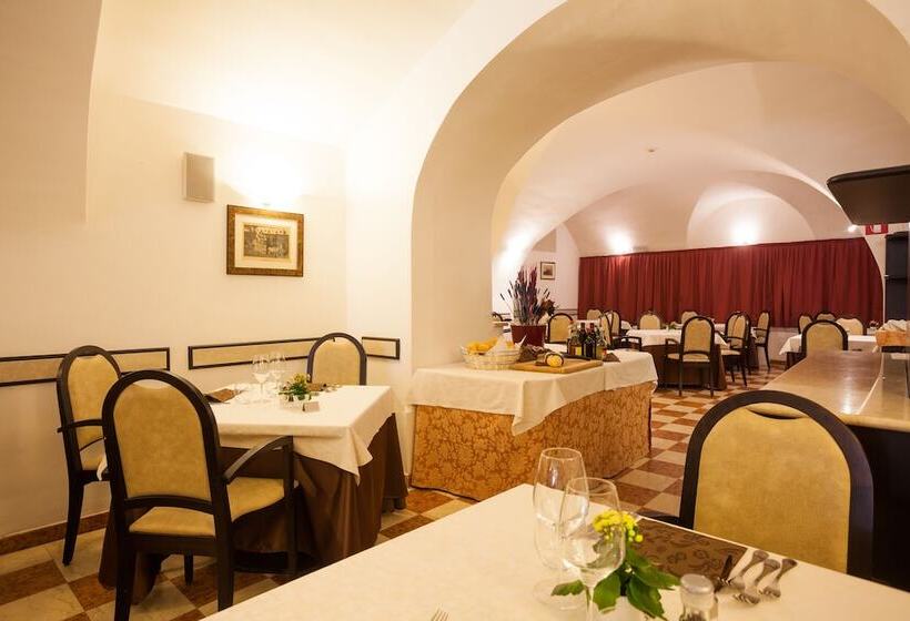 Отель Portici Romantik & Wellness