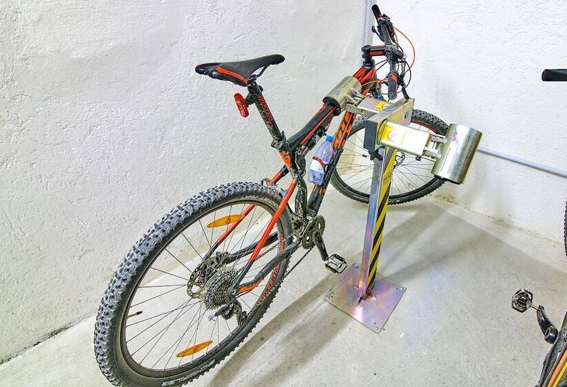 Отель Portici Romantik & Wellness