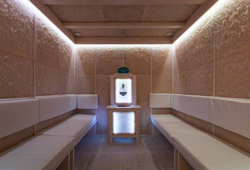 Отель Portici Romantik & Wellness