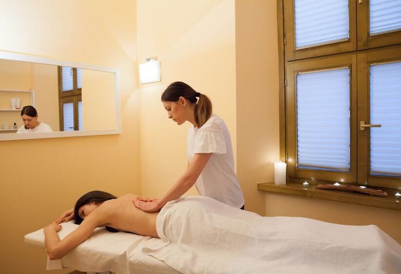 Отель Portici Romantik & Wellness