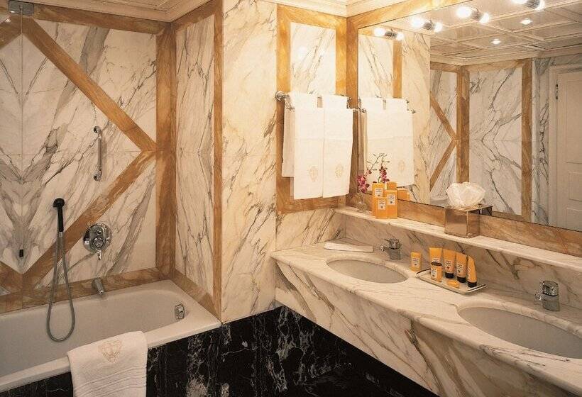 هتل Principe Di Savoia  Dorchester Collection