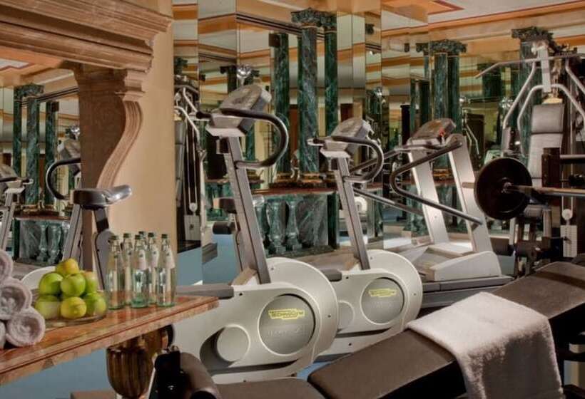 Bio Hotel Raphael   Relais & Châteaux