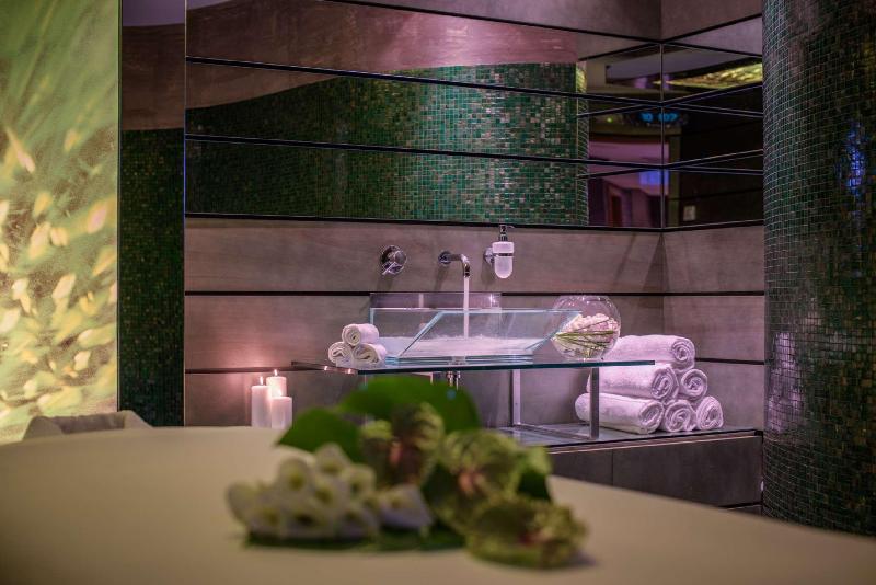 Hotel Rome Cavalieri A Waldorf Astoria